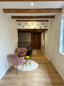 Alsace gîte ancien tradition chic authentique rare demeure grés des Vosges bois tommettes style