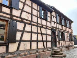 façade colombage Alsace gîte ancien tradition typique