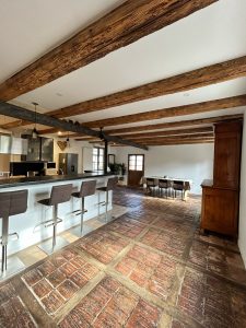 Alsace gîte ancien tradition chic authentique rare demeure grés des Vosges bois tommettes style