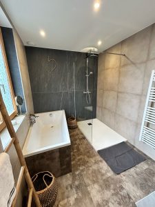 Alsace gîte ancien tradition chic authentique rare demeure grés des Vosges bois tommettes style