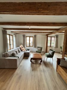 Alsace gîte ancien tradition chic authentique rare demeure grés des Vosges bois tommettes style